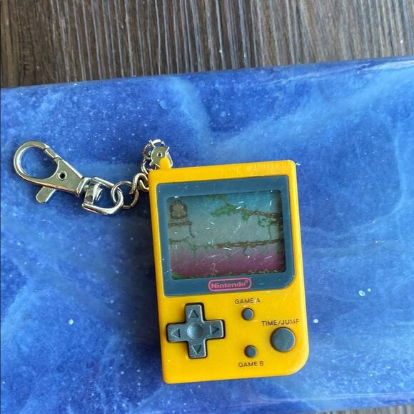 Donkey Kong Nintendo Yellow Handheld Game Console Keychain - Picture 1 of 7